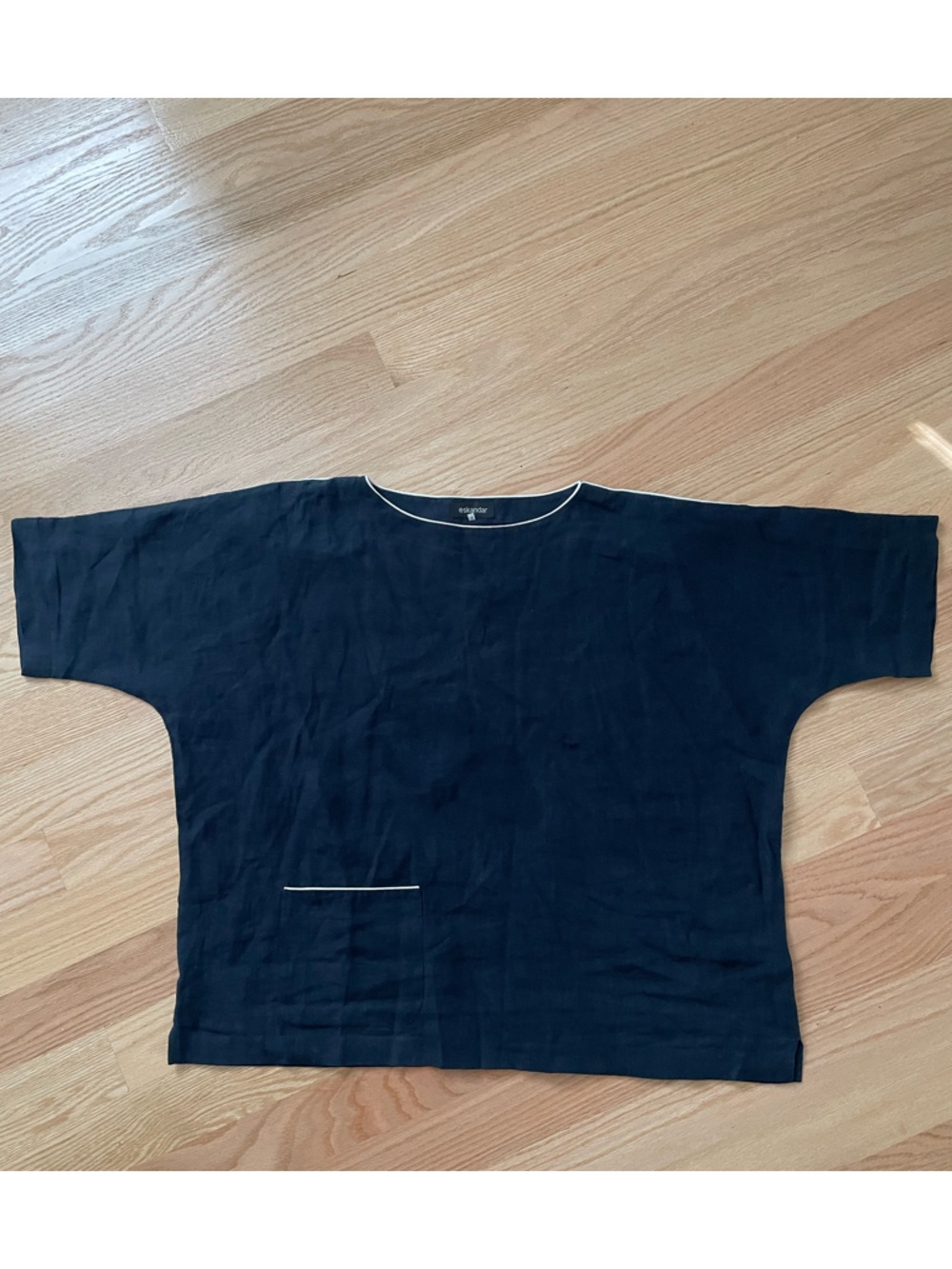 eskandar linen navy top with white piping